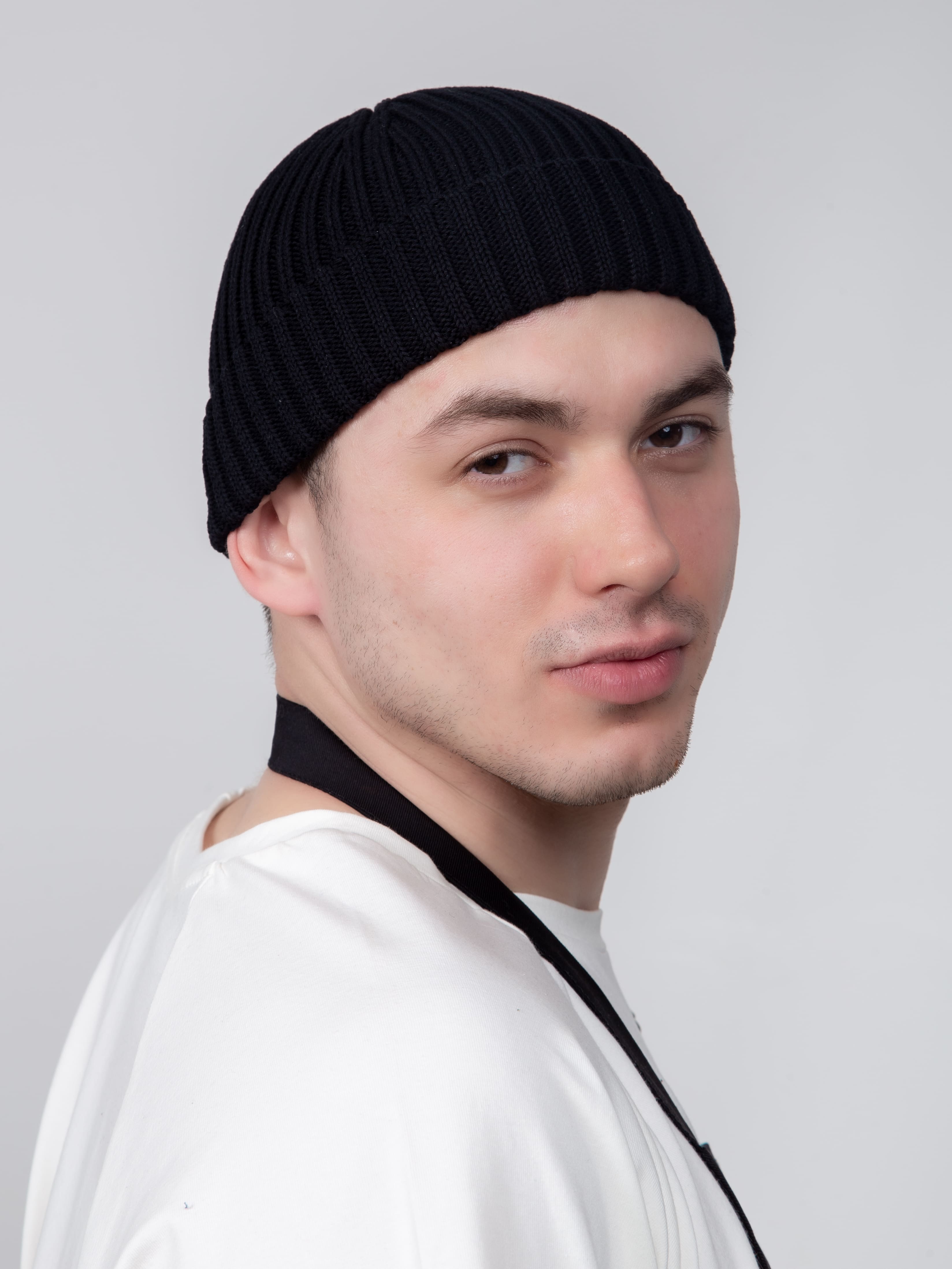 Докерка, шапка бинни вязаная